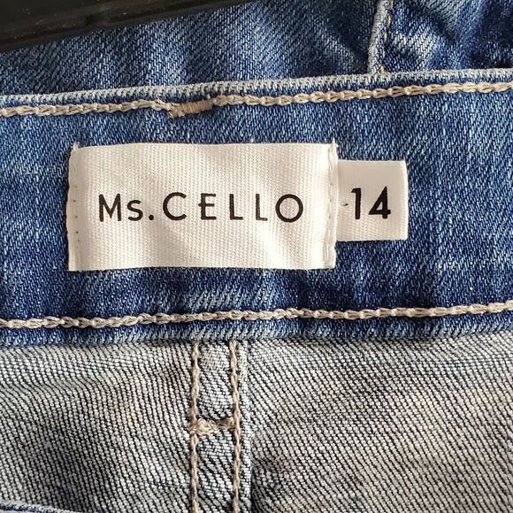 Ms. Cello Women’s Curvy Distressed High Rise Jean Shorts Size 14 Light Blue - Picture 7 of 9